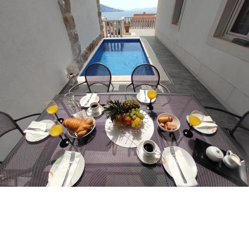 Apartment Valentina - private pool,200m from beach