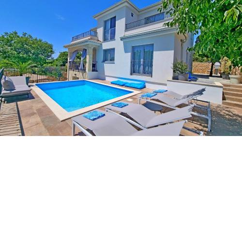 Apartment VIKTORIJA with private pool