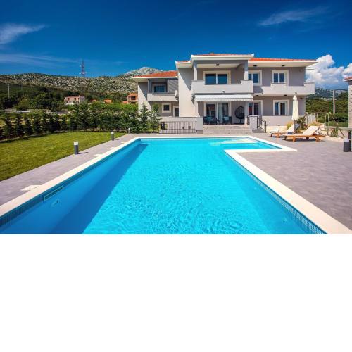 Apartment VILLA BEGO heated pool with jaccuzzi, summer kitchen, garden