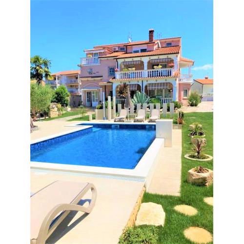 Apartment Villa Engel with Pool