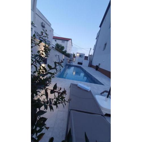Apartment Villa Rina- Heated salt water Pool