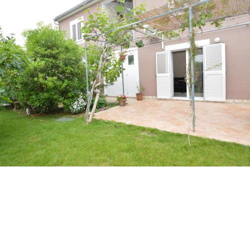 Apartment with garden - Ana 1