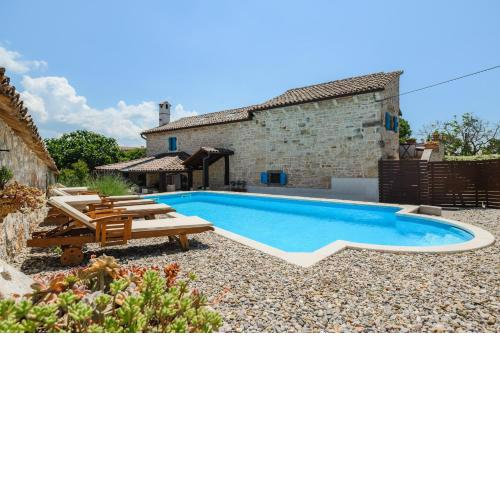 Apartment with private pool Suna