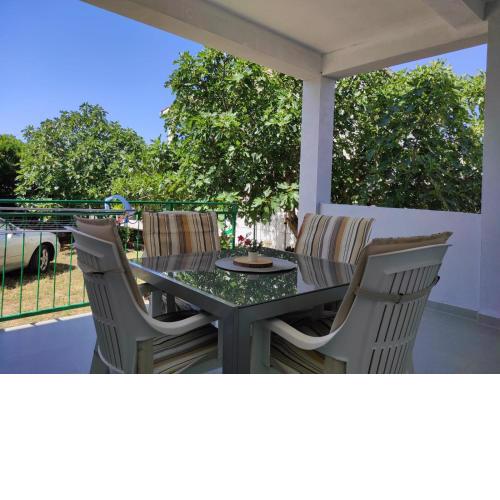 Apartment with Terrace and Garden