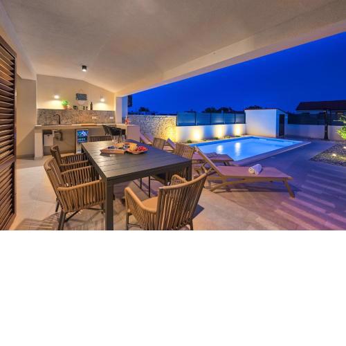 Apartment Zala with own pool