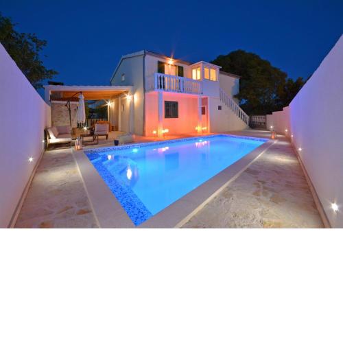 Apartment Zeljko - with pool