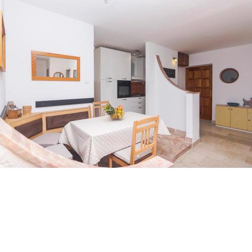 APARTMENTS A&B