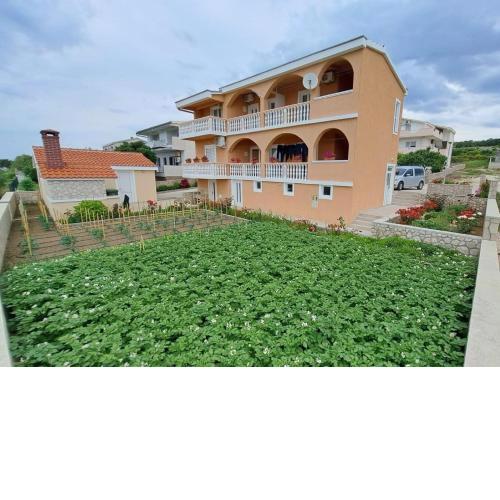 Apartments Adriatic - with beautiful garden