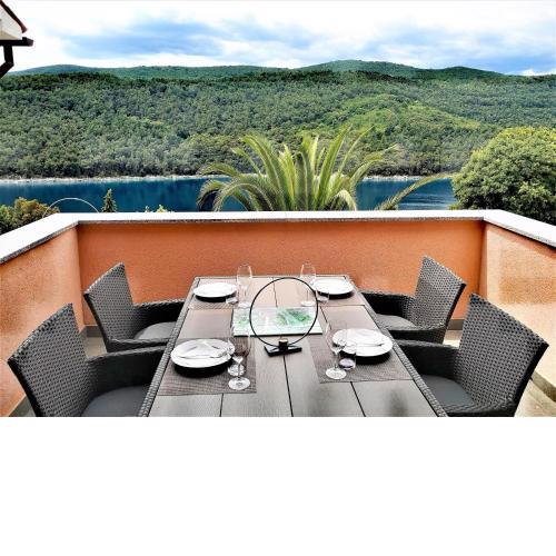 Apartments Alenka by the sea