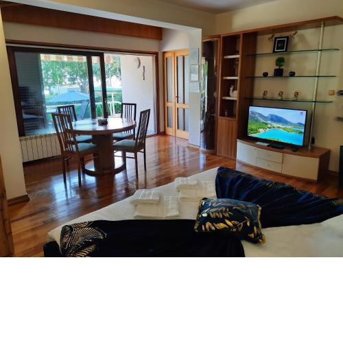 Apartments Anagora II