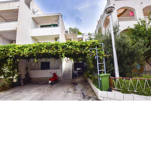 Apartments and Room Nevenka