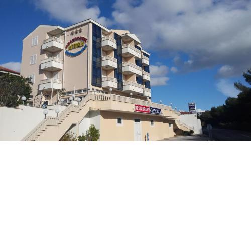 Apartments and Rooms Astoria