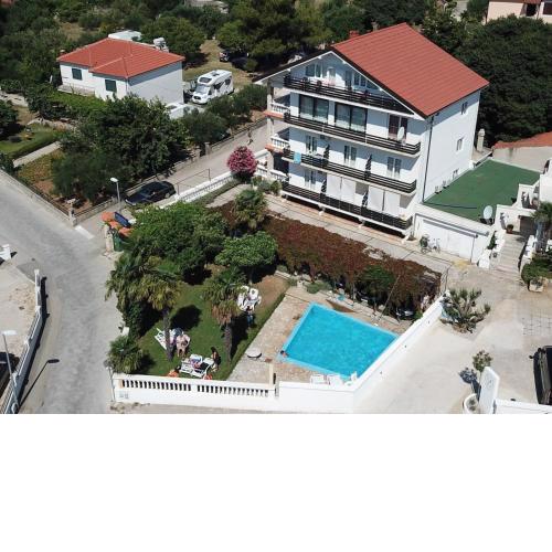Apartments and Rooms Bozena