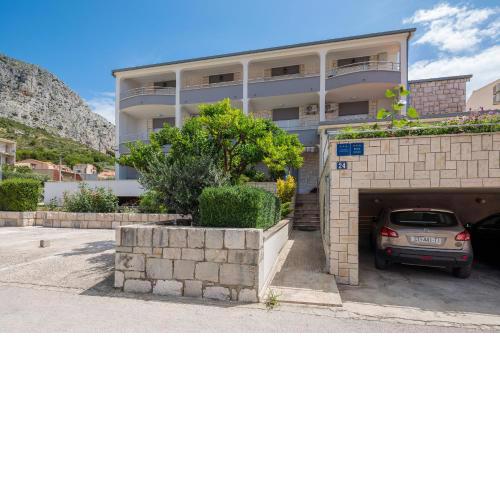 Apartments and Rooms Denis