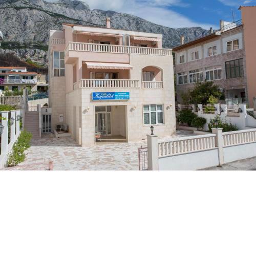 Apartments and Rooms Kapulica