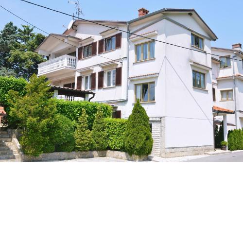 Apartments and Rooms Lago Rupa