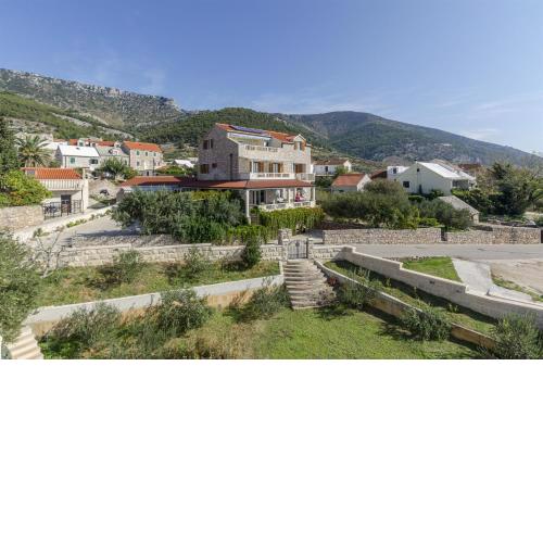 Apartments and Rooms LEA