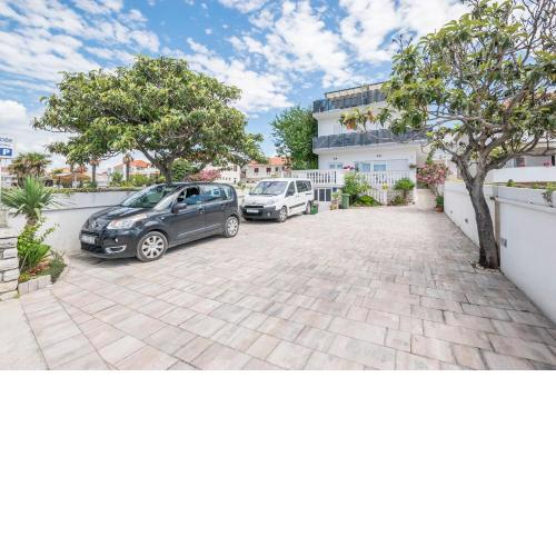 Apartments and Rooms Mare