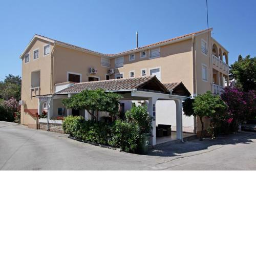 Apartments and Rooms Vesna Novalja