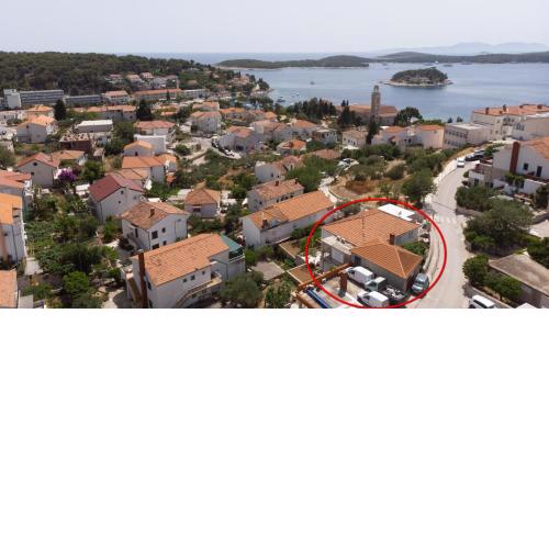 Apartments and rooms with parking space Hvar - 15706