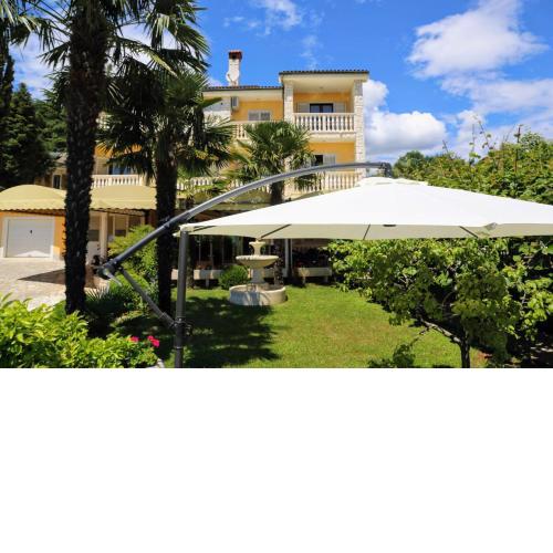 Apartments and rooms with parking space Lovran, Opatija - 2332