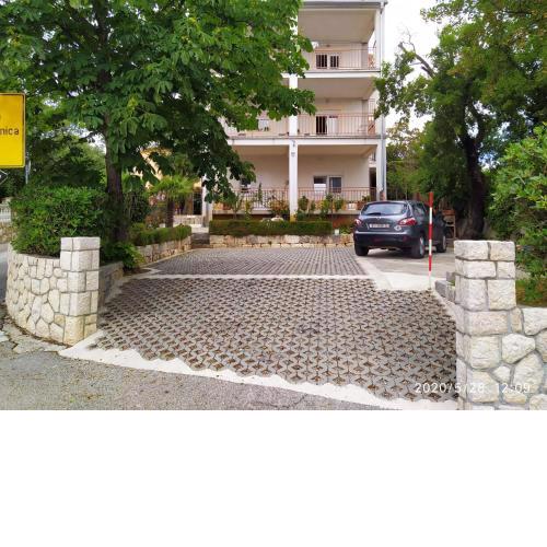Apartments and rooms with parking space Novi Vinodolski - 19860