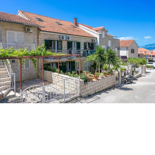 Apartments and rooms with parking space Supetar, Brac - 5658