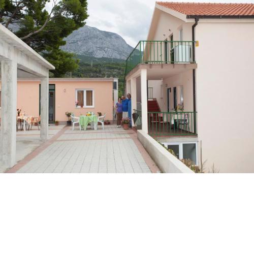 Apartments and rooms with parking space Tucepi, Makarska - 13056