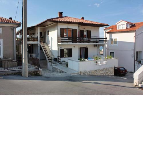 Apartments and rooms with parking space Vrbnik, Krk - 5301