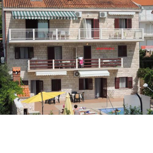Apartments Bezmalinović 2