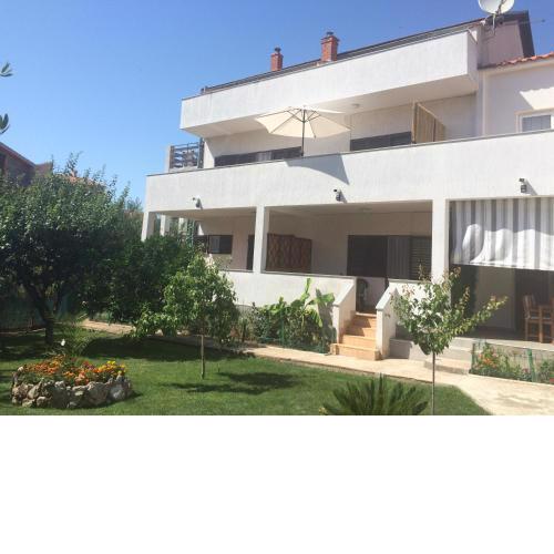 Apartments Borgina