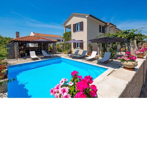 Apartments Bugenvila Brzac