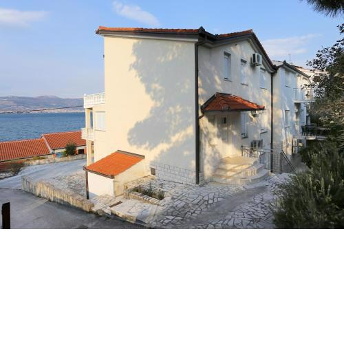 Apartments by the sea Arbanija, Ciovo - 10347