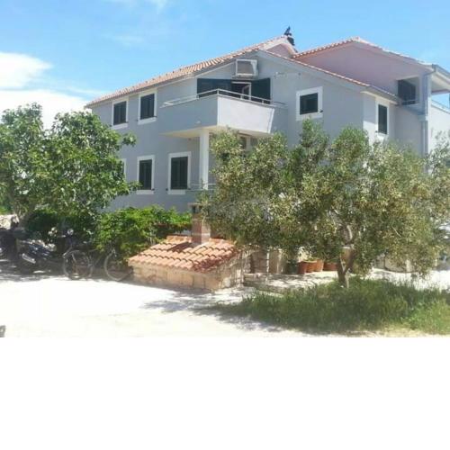 Apartments by the sea Betina, Murter - 17460