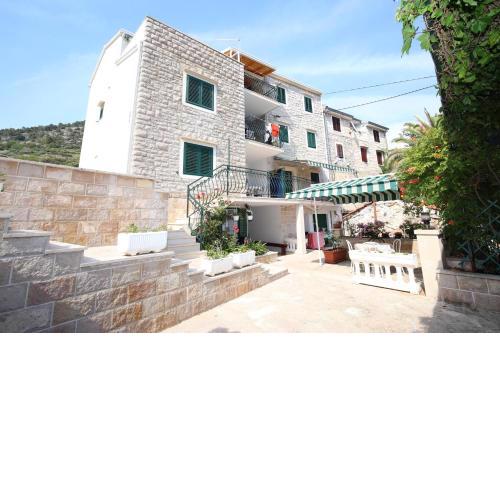 Apartments by the sea Bol, Brac - 13413