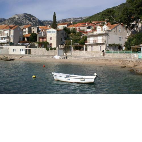 Apartments by the sea Bol, Brac - 2905