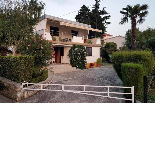 Apartments by the sea Cres - 7806