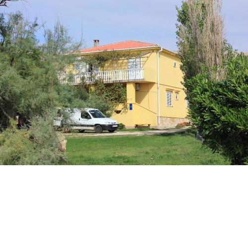 Apartments by the sea Dinjiska, Pag - 9386