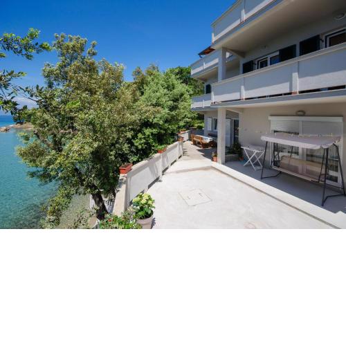 Apartments By the sea in Lopar