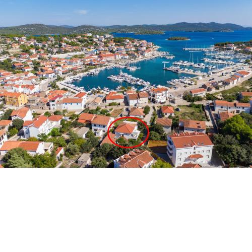 Apartments by the sea Jezera, Murter - 19056