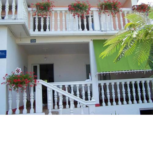 Apartments by the sea Kampor, Rab - 17396