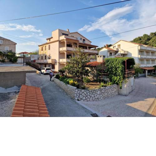 Apartments by the sea Kampor, Rab - 5037
