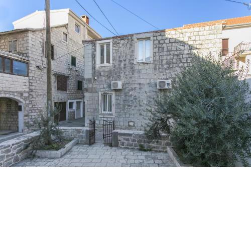 Apartments by the sea Kastel Novi, Kastela - 20043