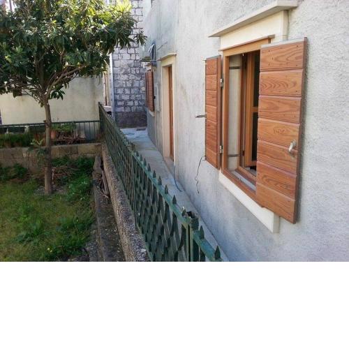 Apartments by the sea Kastel Stafilic, Kastela - 11539
