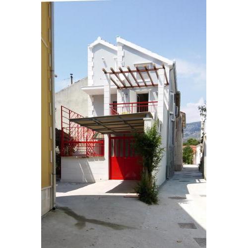 Apartments by the sea Kastel Stafilic, Kastela - 18036