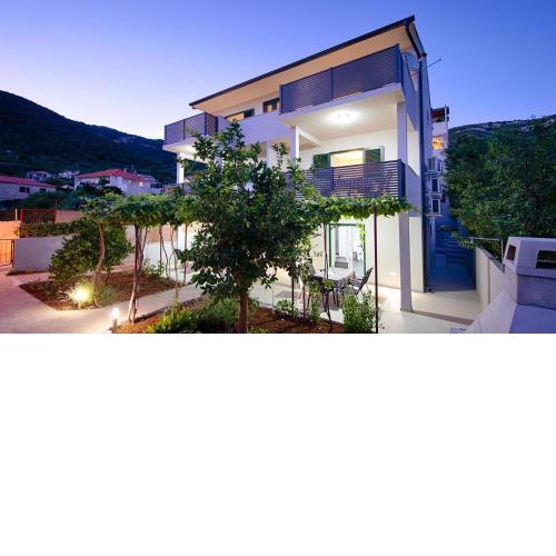 Apartments by the sea Komiza, Vis - 1151