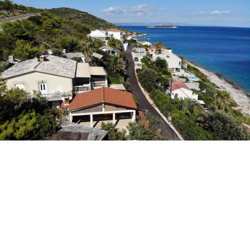 Apartments by the sea Milna, Vis - 8917