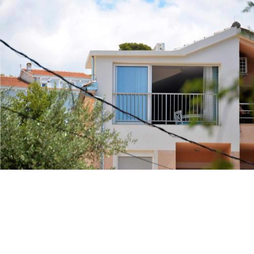 Apartments by the sea Murter - 18306