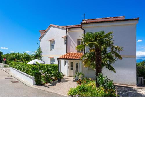 Apartments by the sea Njivice, Krk - 5295