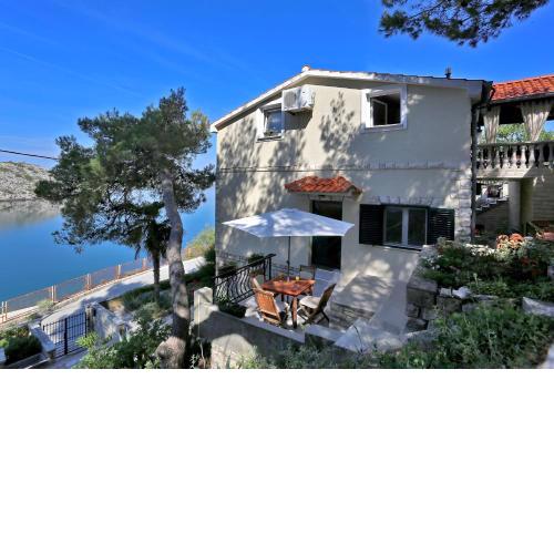 Apartments by the sea Novigrad - 14028